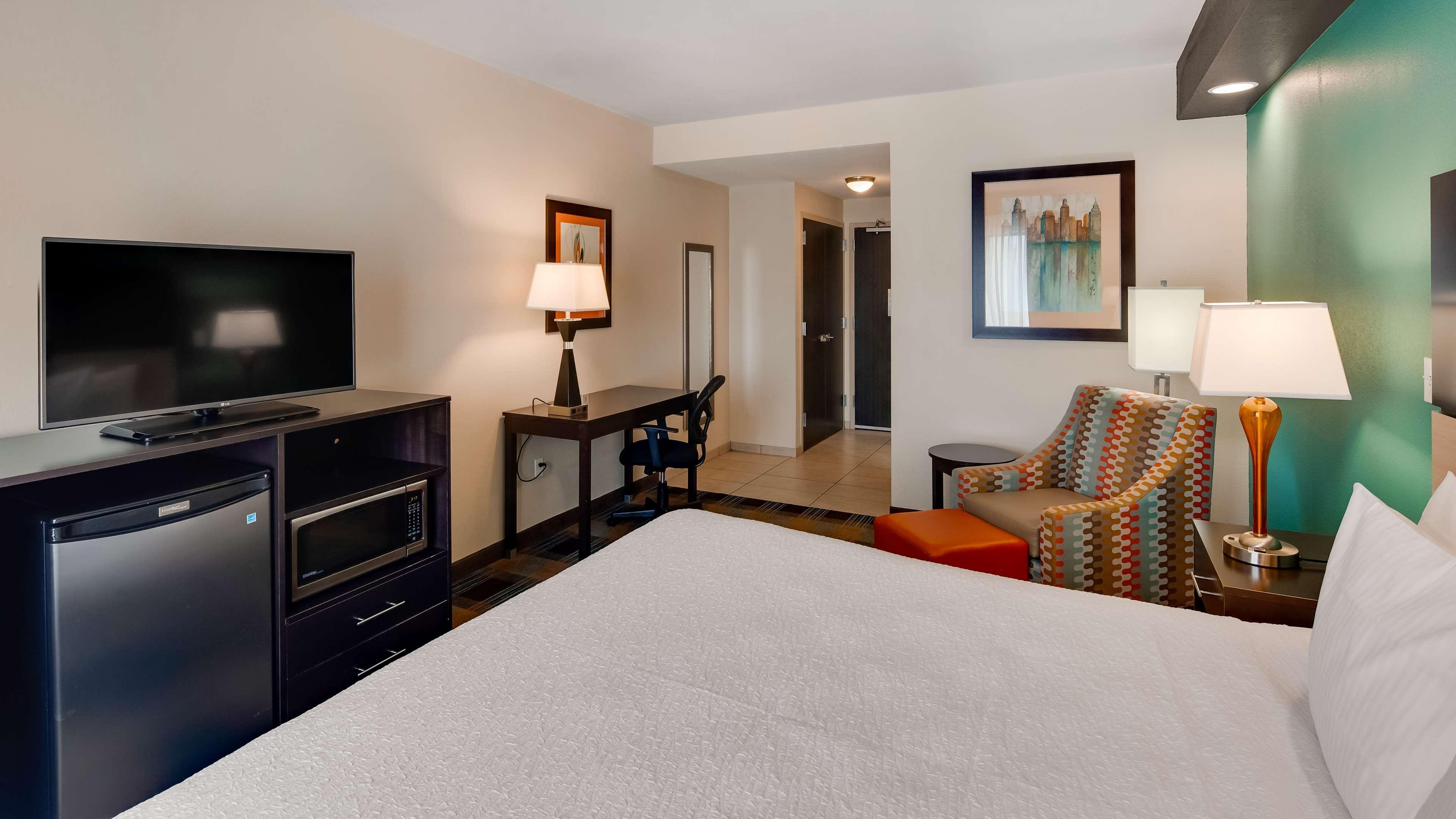 Best Western Plus Atrium Inn & Suites Кларксвилл Экстерьер фото