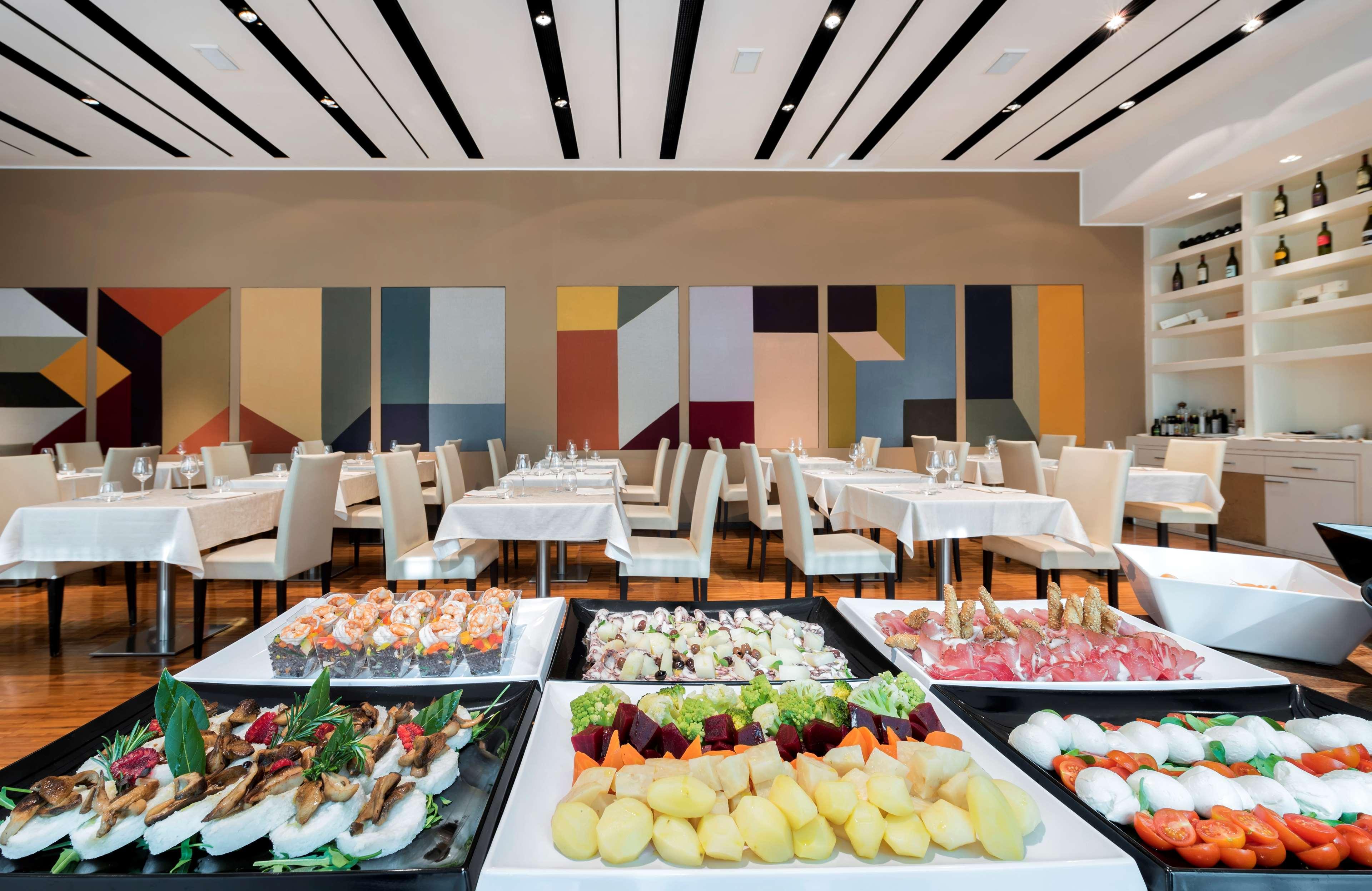 Best Western Plus Atrium Inn & Suites Кларксвилл Экстерьер фото