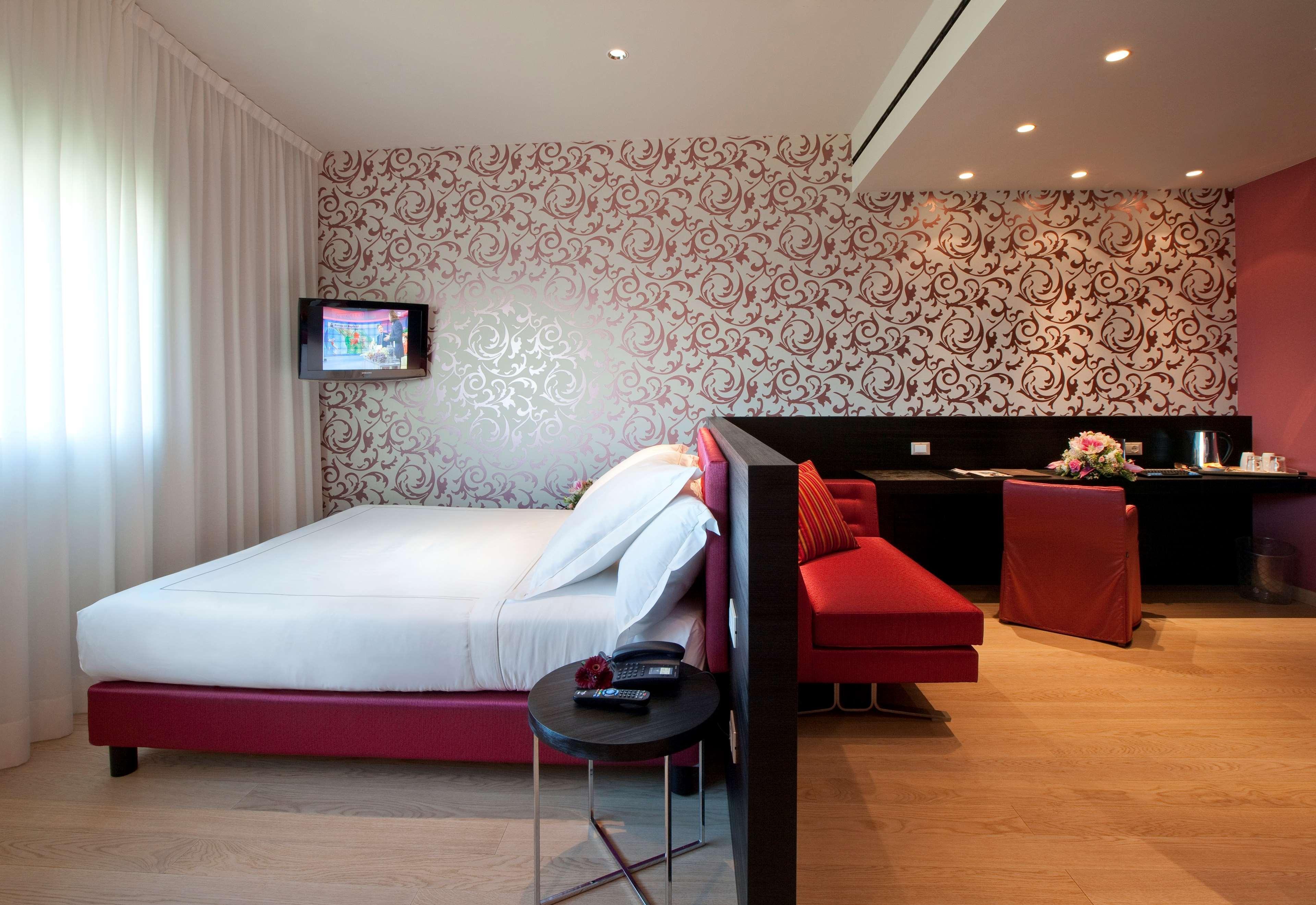 Best Western Plus Atrium Inn & Suites Кларксвилл Экстерьер фото