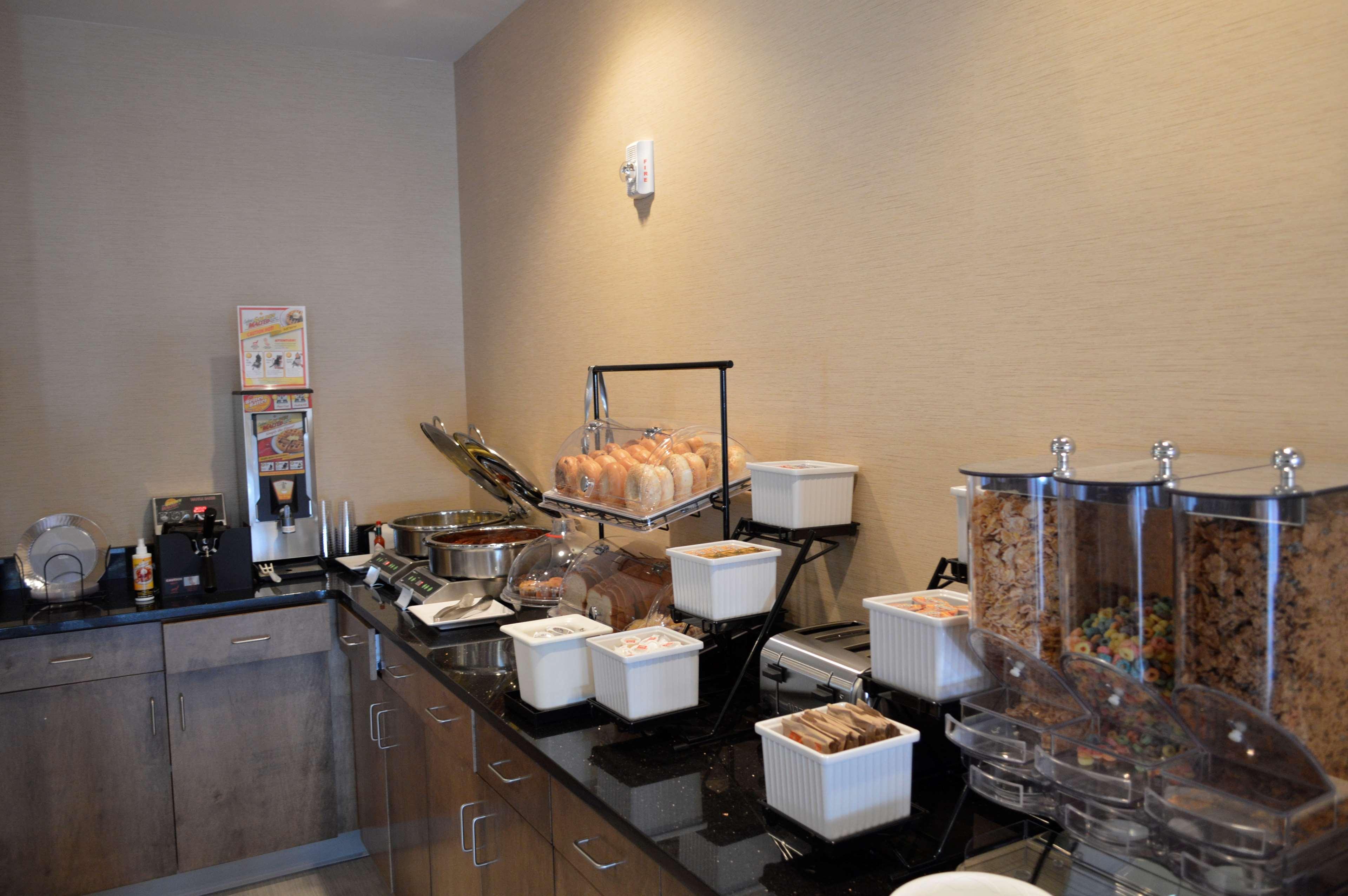 Best Western Plus Atrium Inn & Suites Кларксвилл Экстерьер фото