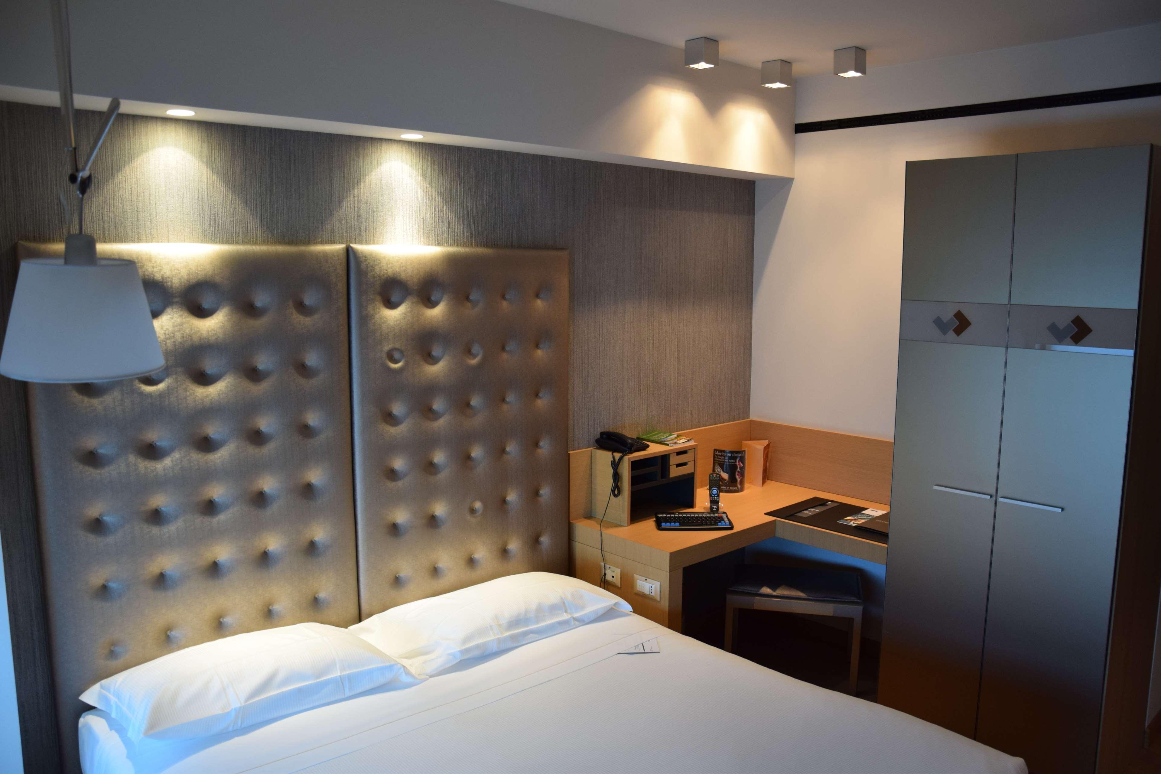 Best Western Plus Atrium Inn & Suites Кларксвилл Экстерьер фото