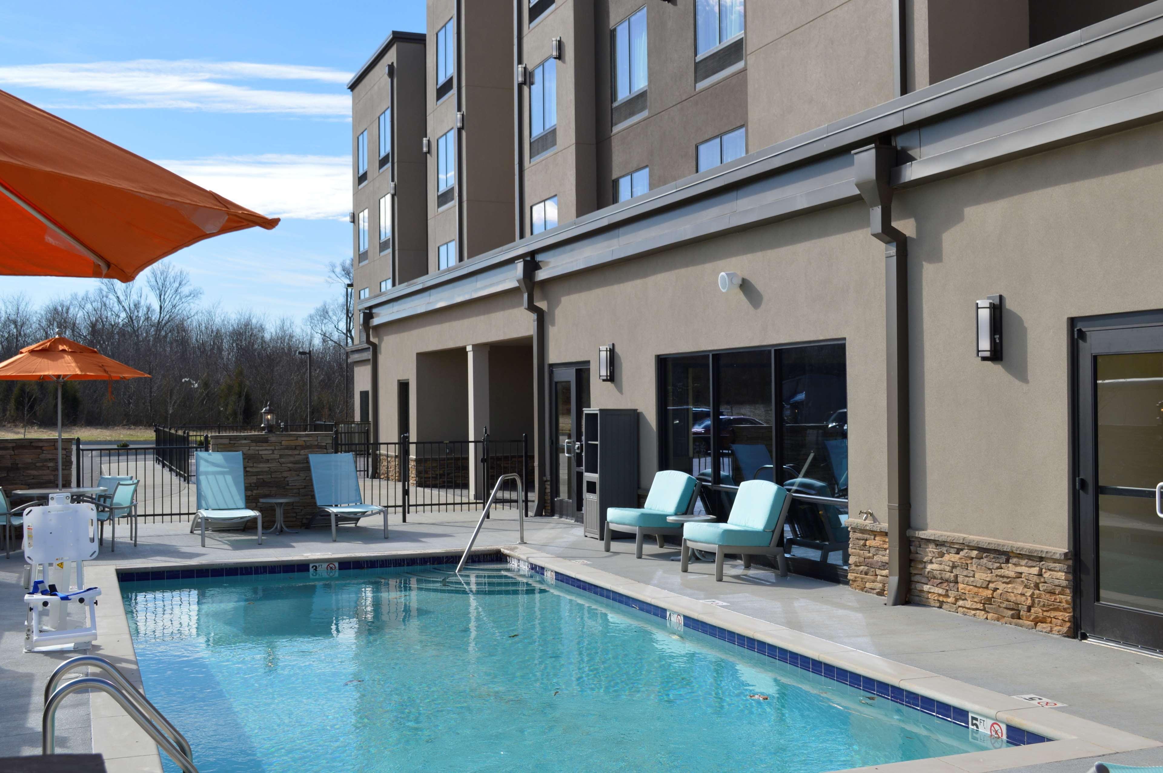 Best Western Plus Atrium Inn & Suites Кларксвилл Экстерьер фото